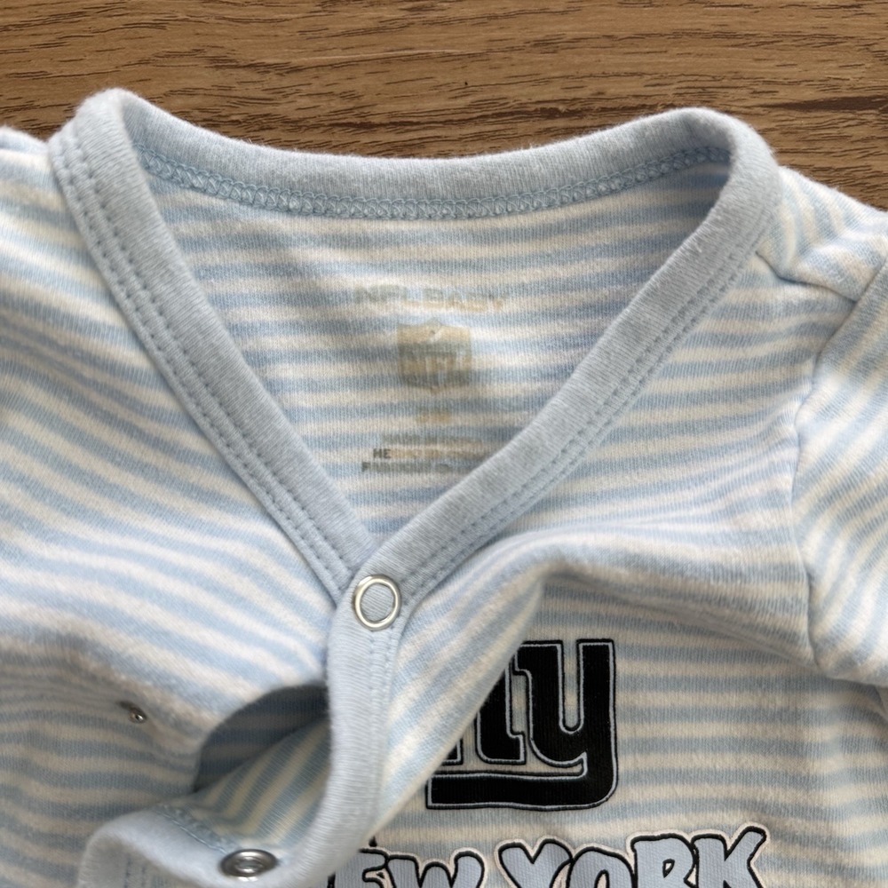 Lot Of 2 New York Giants Baby One Piece Bodysuit NFL Size 3 Months - Picture 2 of 6